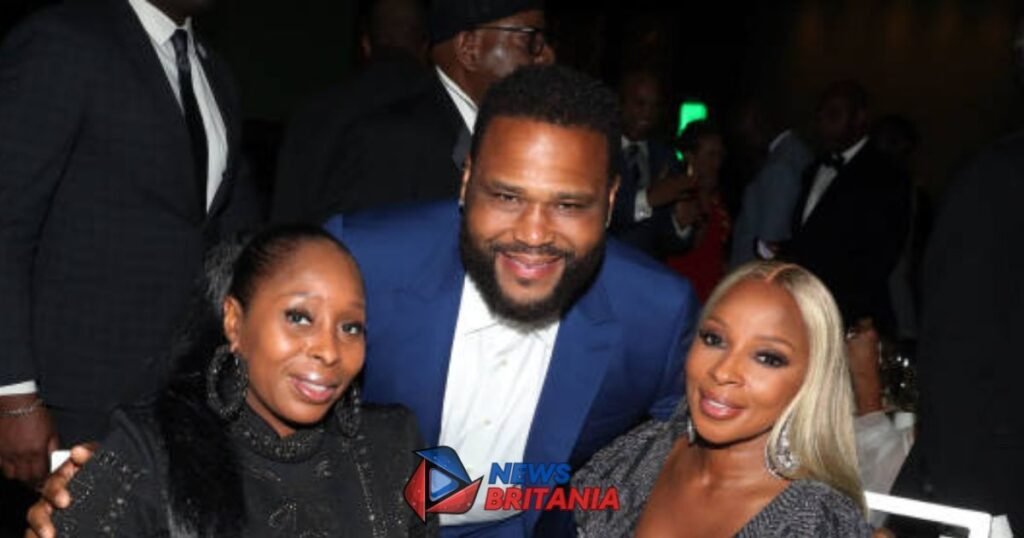 LaTonya Blige DaCosta with sister Mary J. Blige